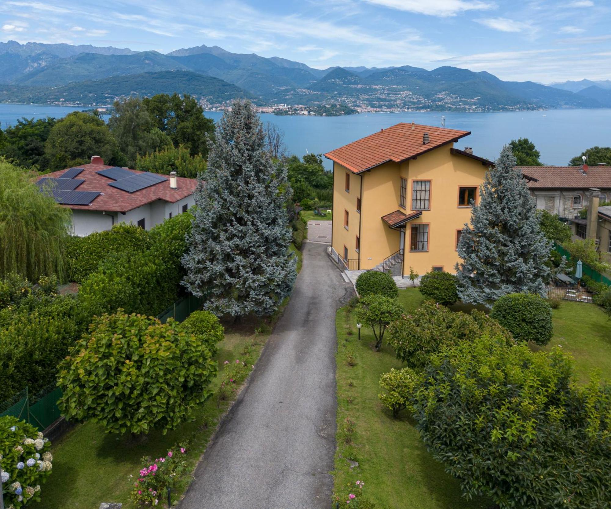 Casa Lilla - Lakeview Large Apartments With Garden Above Stresa Exterior photo